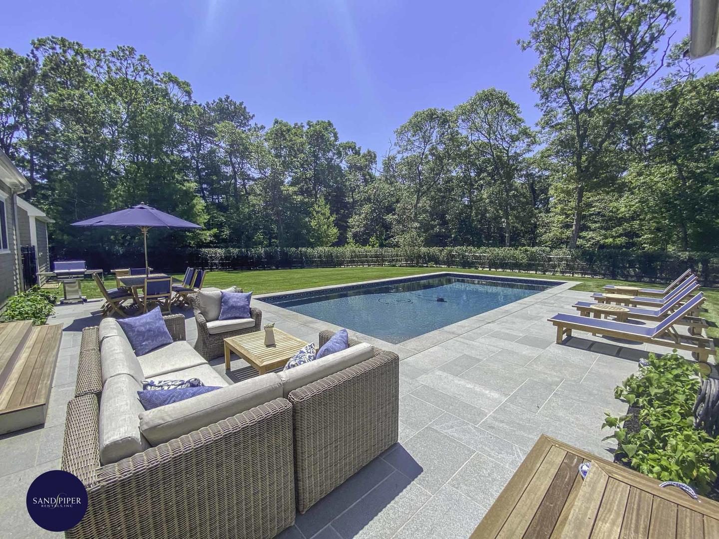 Cape Cod Home 995131