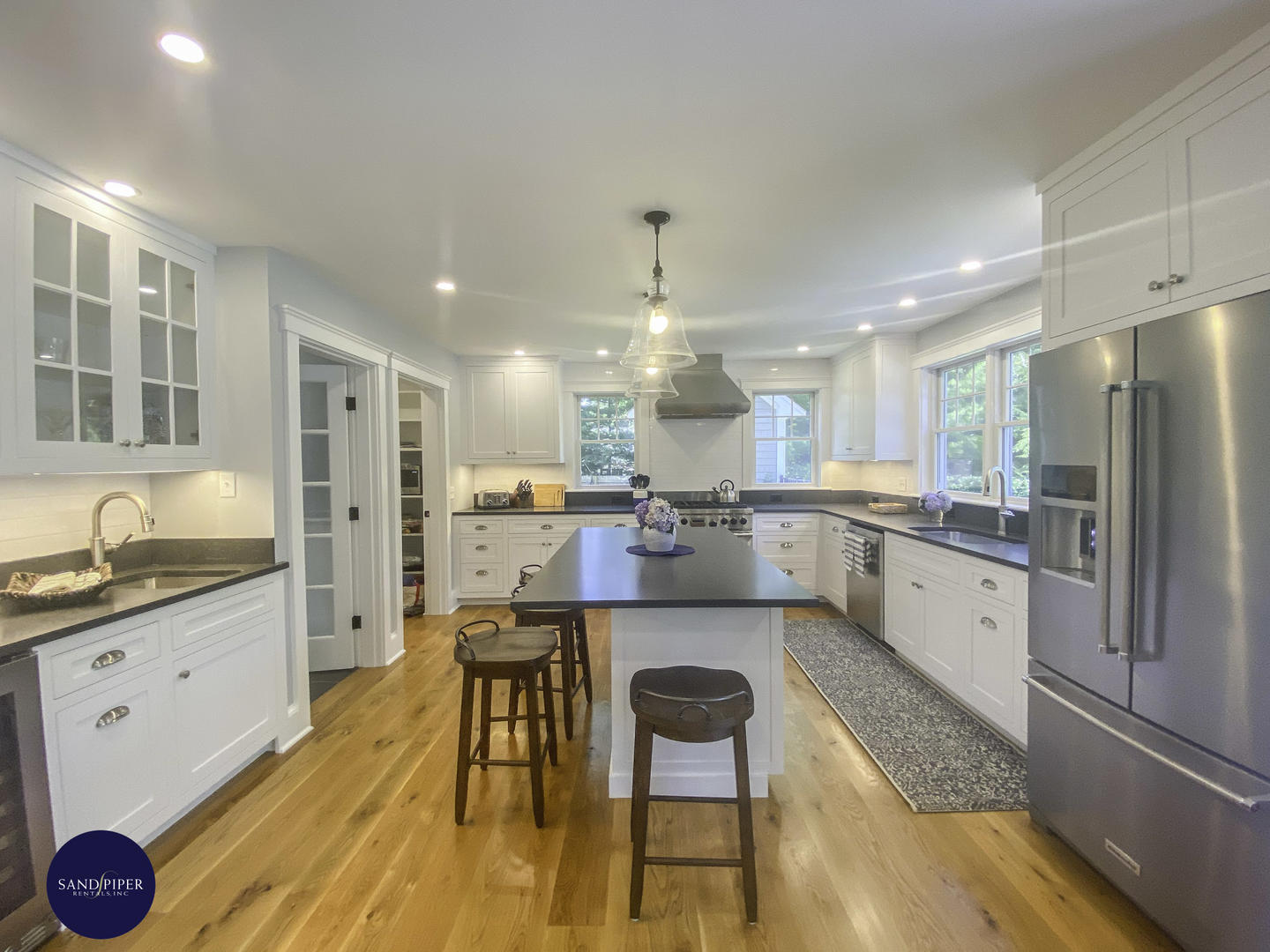 Cape Cod Home 995131