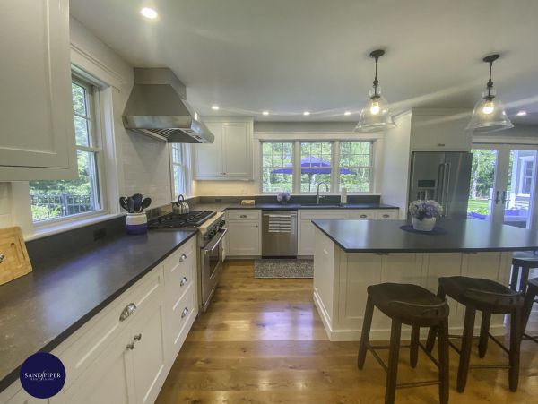 Cape Cod Home 995131