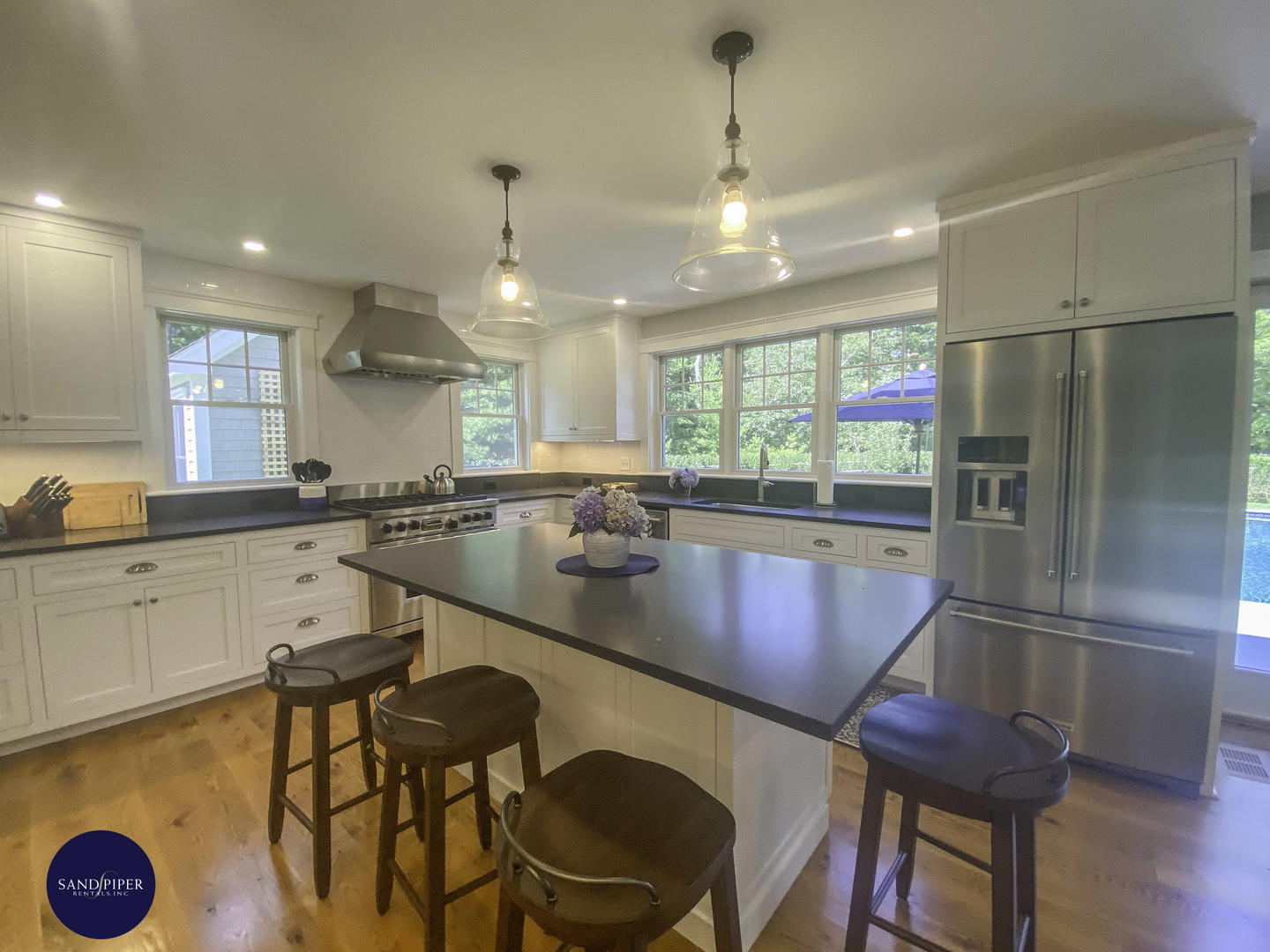 Cape Cod Home 995131