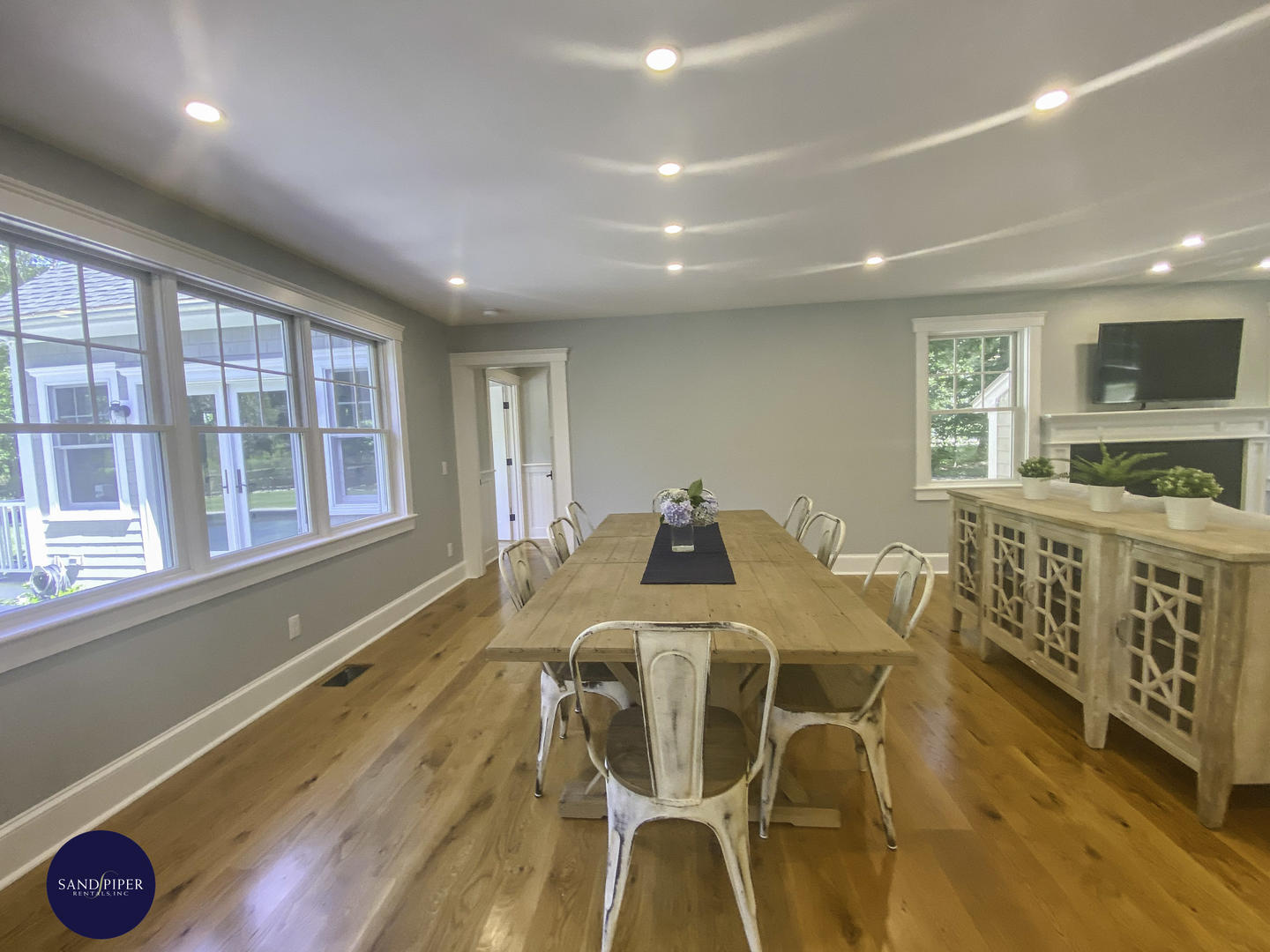 Cape Cod Home 995131