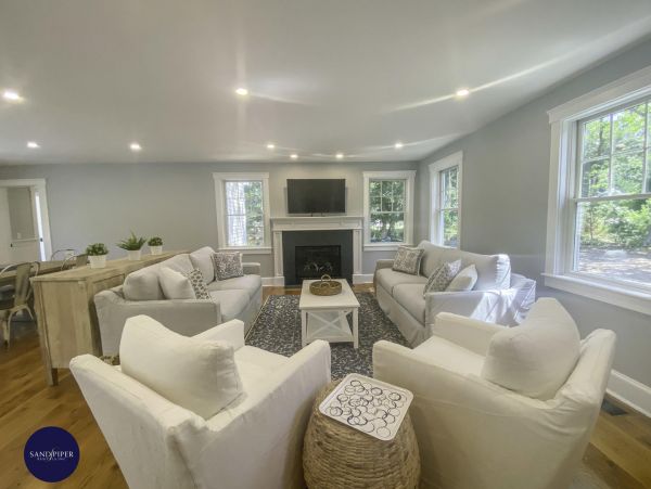Cape Cod Home 995131