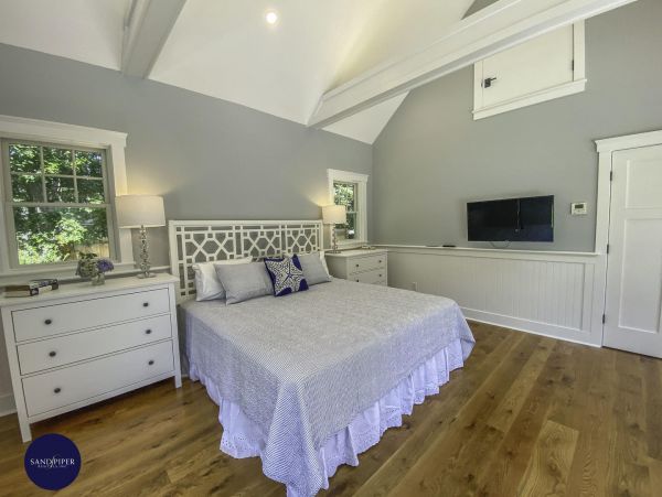 Cape Cod Home 995131