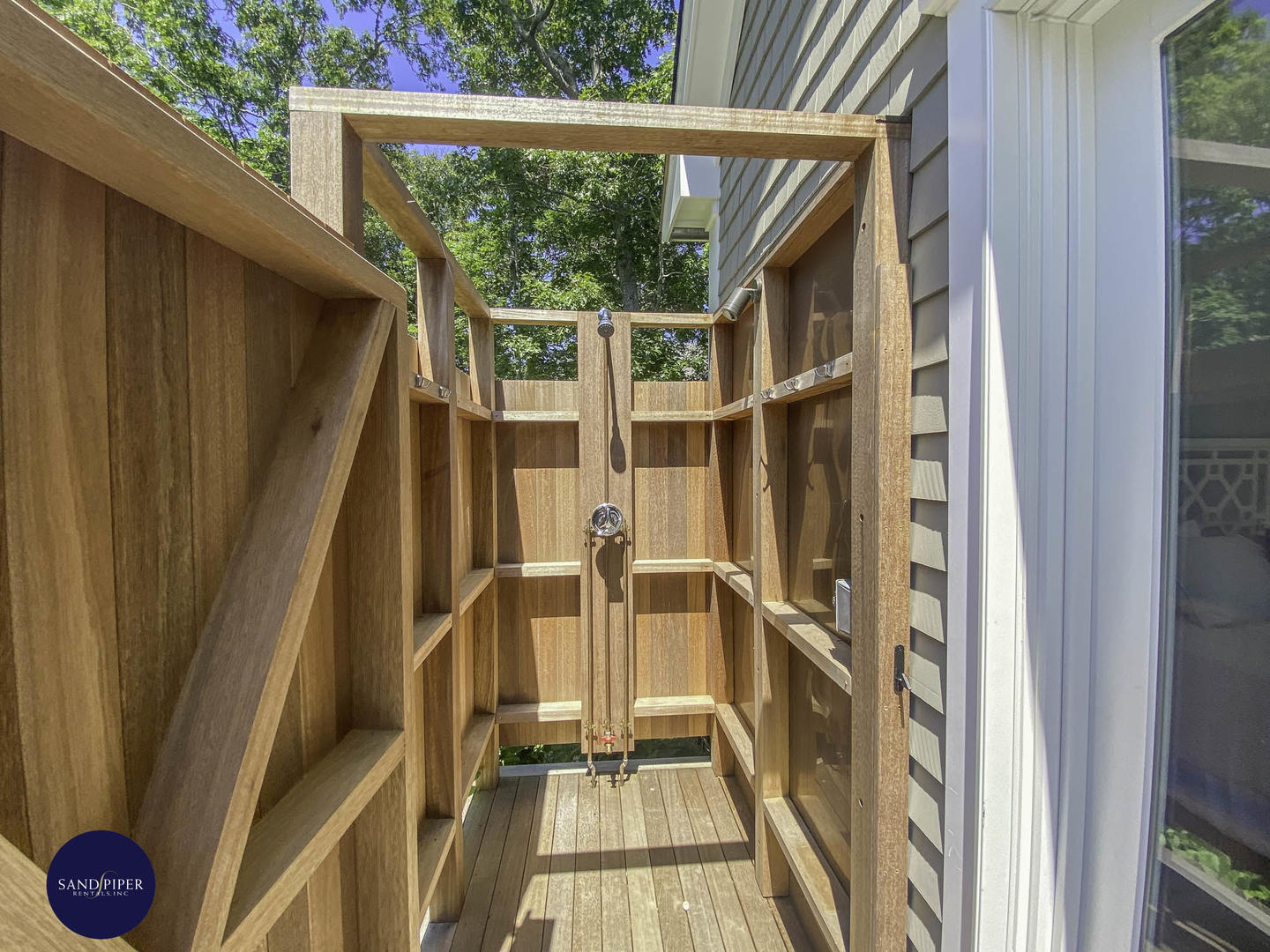 Cape Cod Home 995131