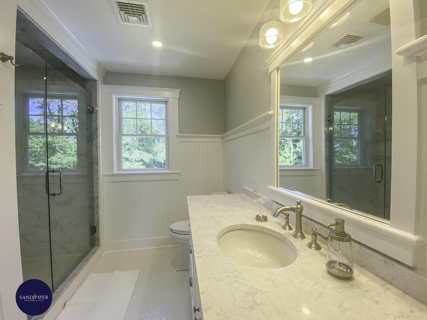 Cape Cod Home 995131