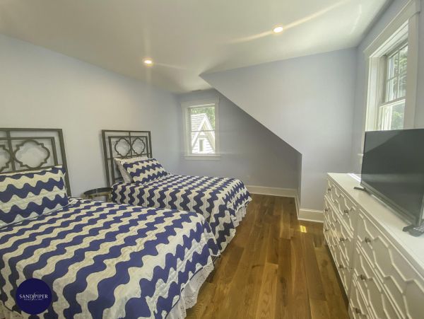 Cape Cod Home 995131
