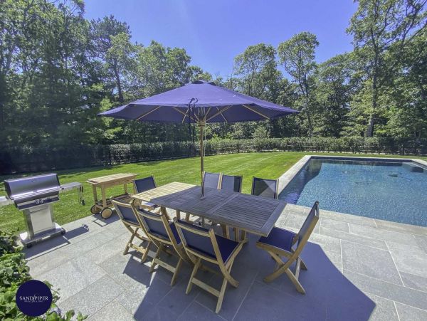 Cape Cod Home 995131