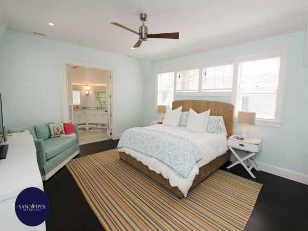 Cape Cod Home 995132