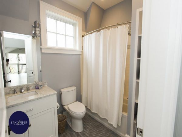Cape Cod Home 995132