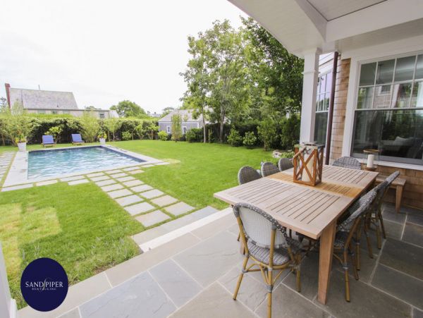 Cape Cod Home 995132