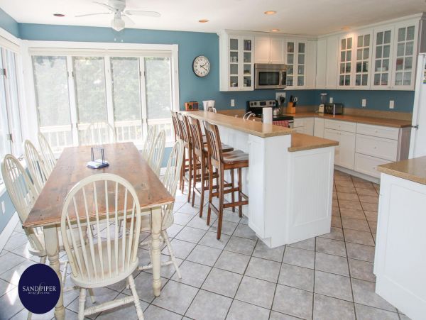 Cape Cod Home 995133