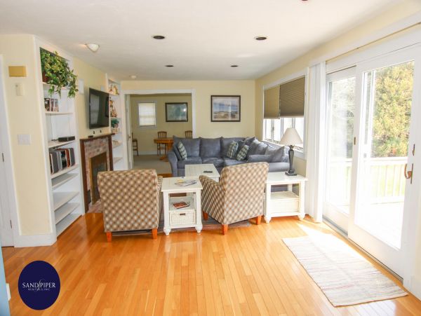Cape Cod Home 995133