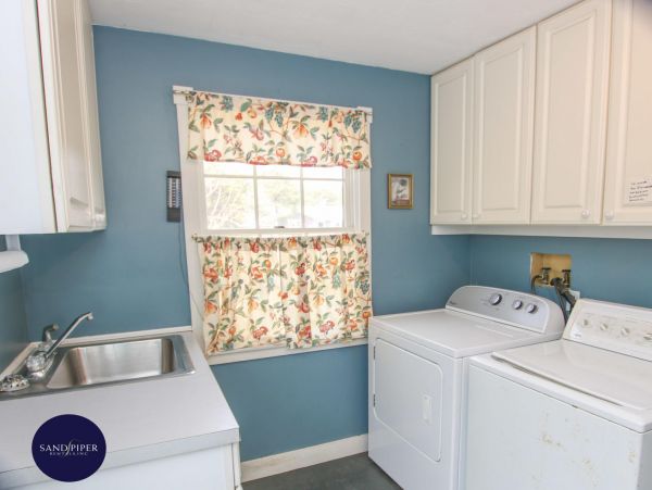 Cape Cod Home 995133