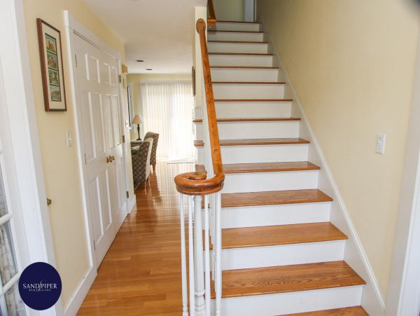 Cape Cod Home 995133