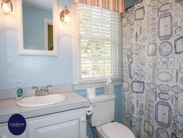 Cape Cod Home 995133