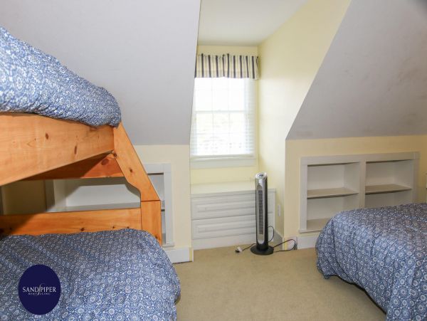 Cape Cod Home 995133