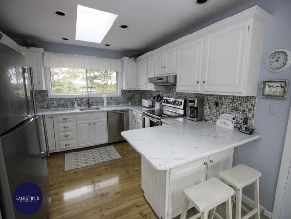 Cape Cod Home 995134