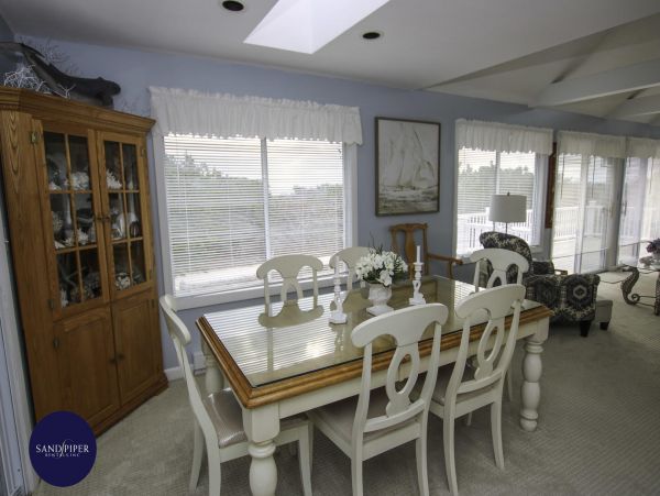 Cape Cod Home 995134