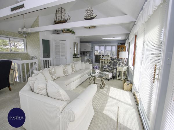 Cape Cod Home 995134