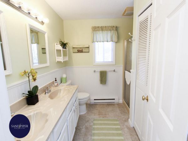 Cape Cod Home 995134