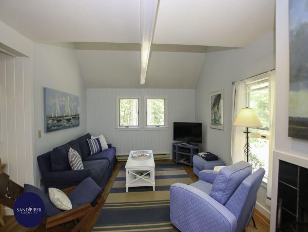 Cape Cod Home 995135