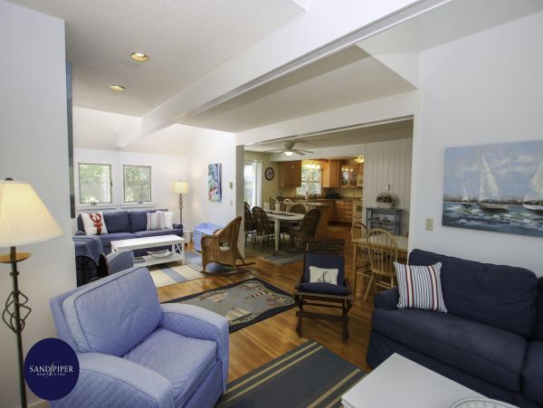 Cape Cod Home 995135