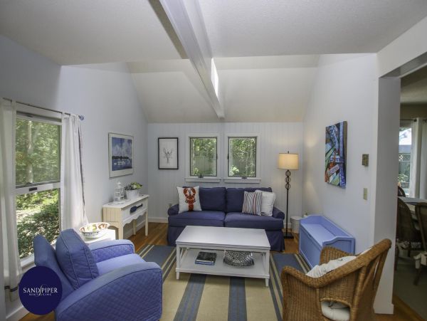 Cape Cod Home 995135