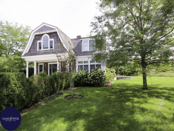 Cape Cod Home 995136