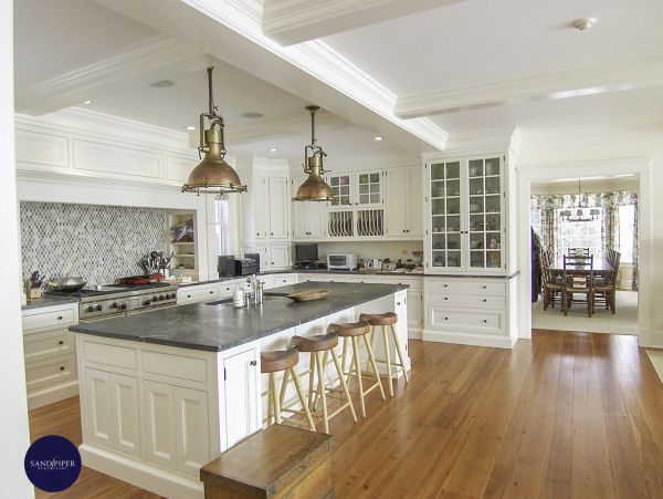 Cape Cod Home 995136