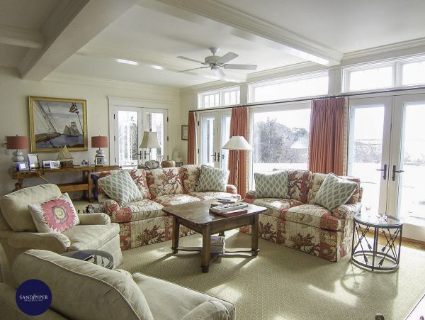 Cape Cod Home 995136
