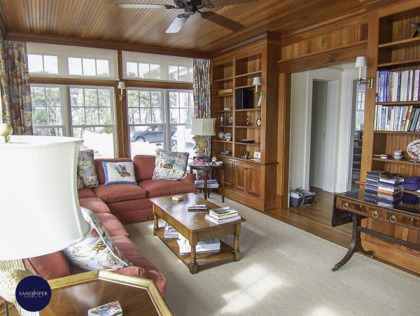 Cape Cod Home 995136