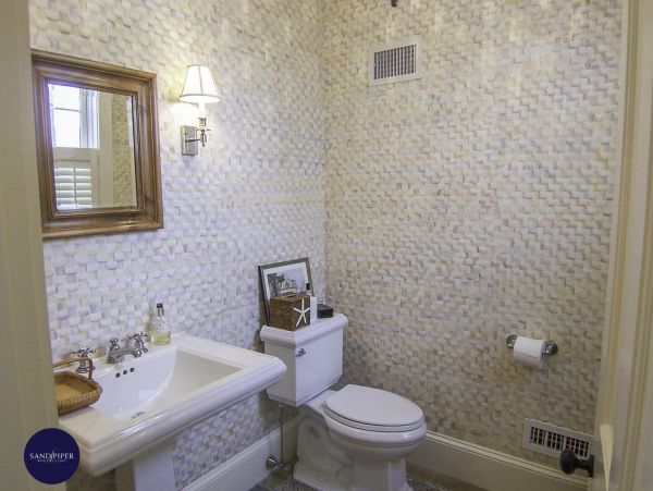 Cape Cod Home 995136