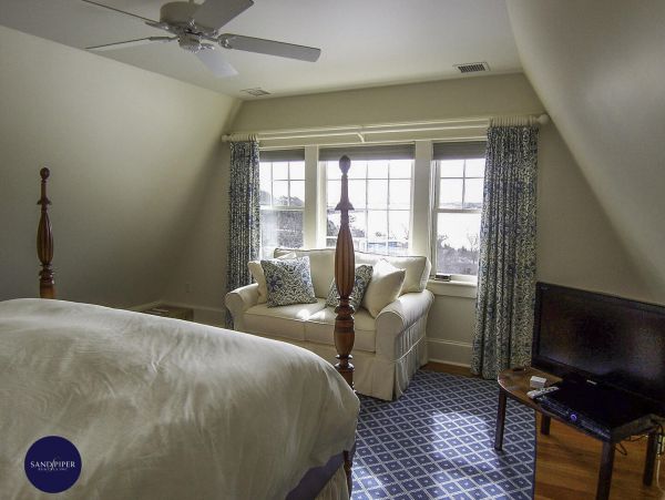 Cape Cod Home 995136