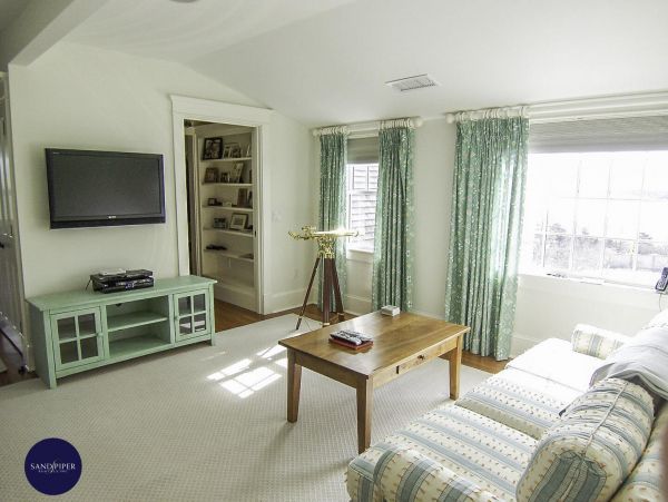 Cape Cod Home 995136