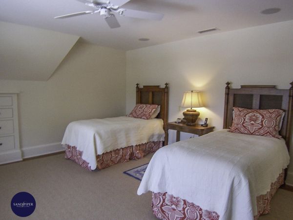 Cape Cod Home 995136