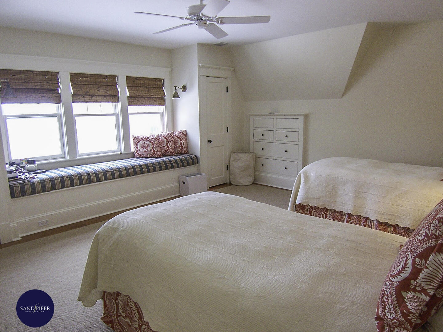 Cape Cod Home 995136