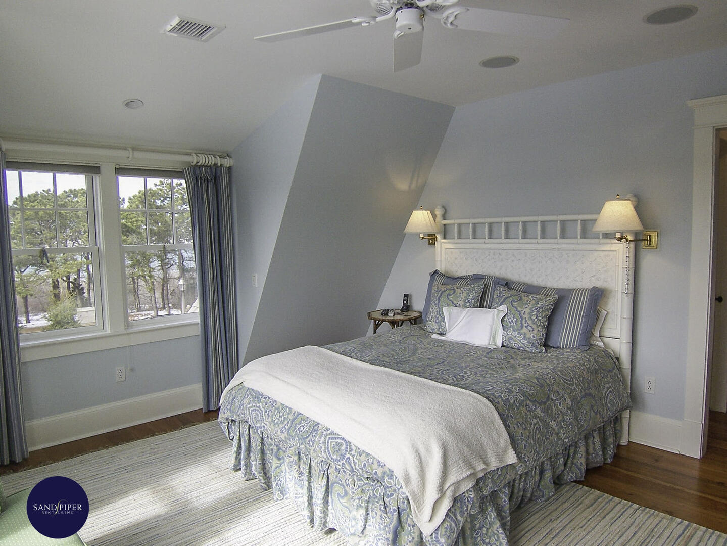 Cape Cod Home 995136