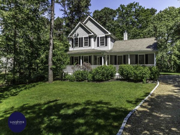 Cape Cod Home 995137