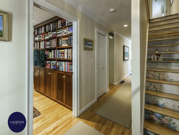 Cape Cod Home 995137