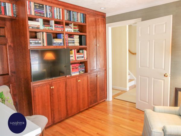 Cape Cod Home 995137