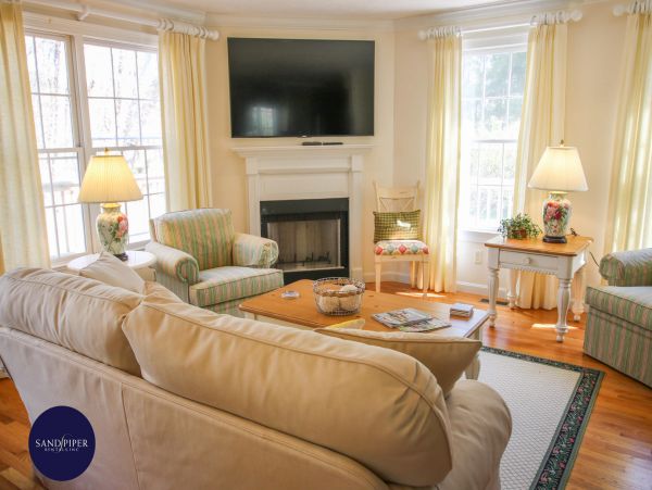 Cape Cod Home 995137