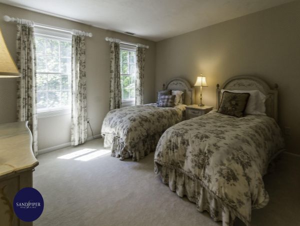 Cape Cod Home 995137