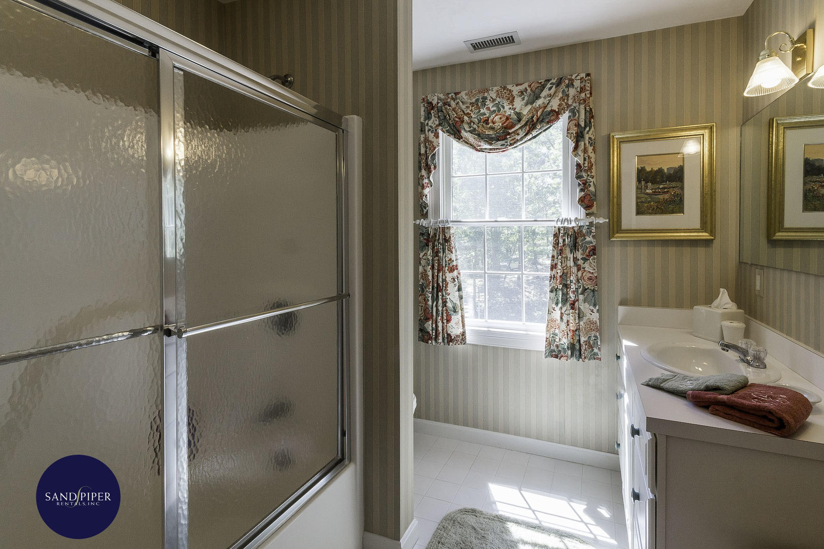 Cape Cod Home 995137