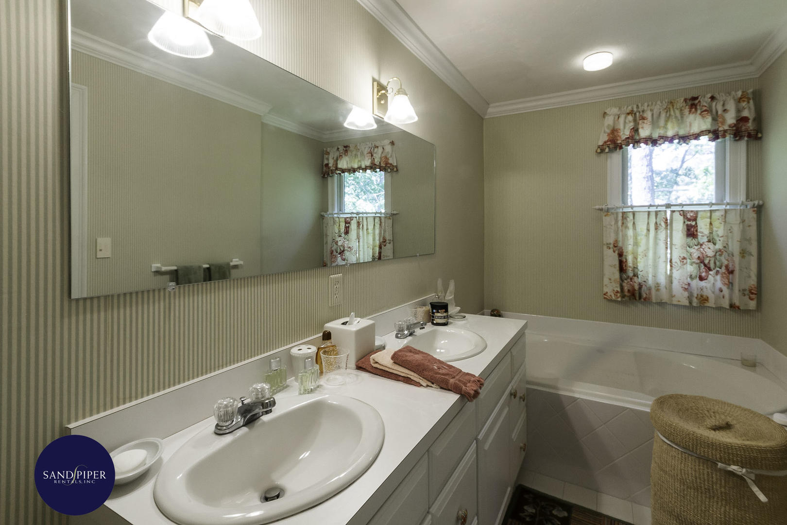 Cape Cod Home 995137