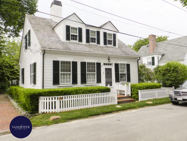 Cape Cod Home 995138