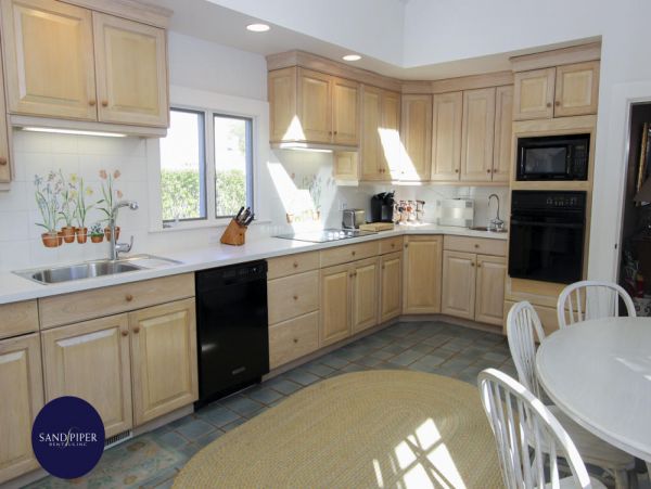 Cape Cod Home 995138