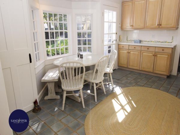 Cape Cod Home 995138