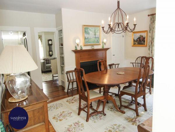 Cape Cod Home 995138