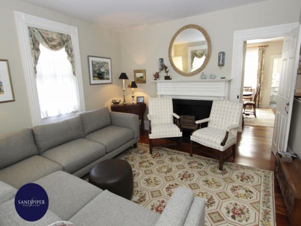 Cape Cod Home 995138
