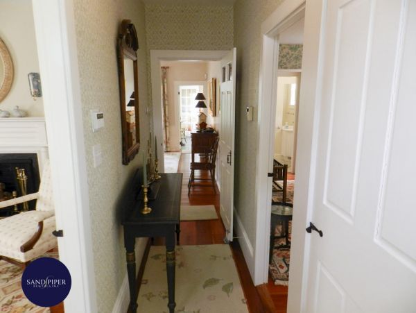 Cape Cod Home 995138